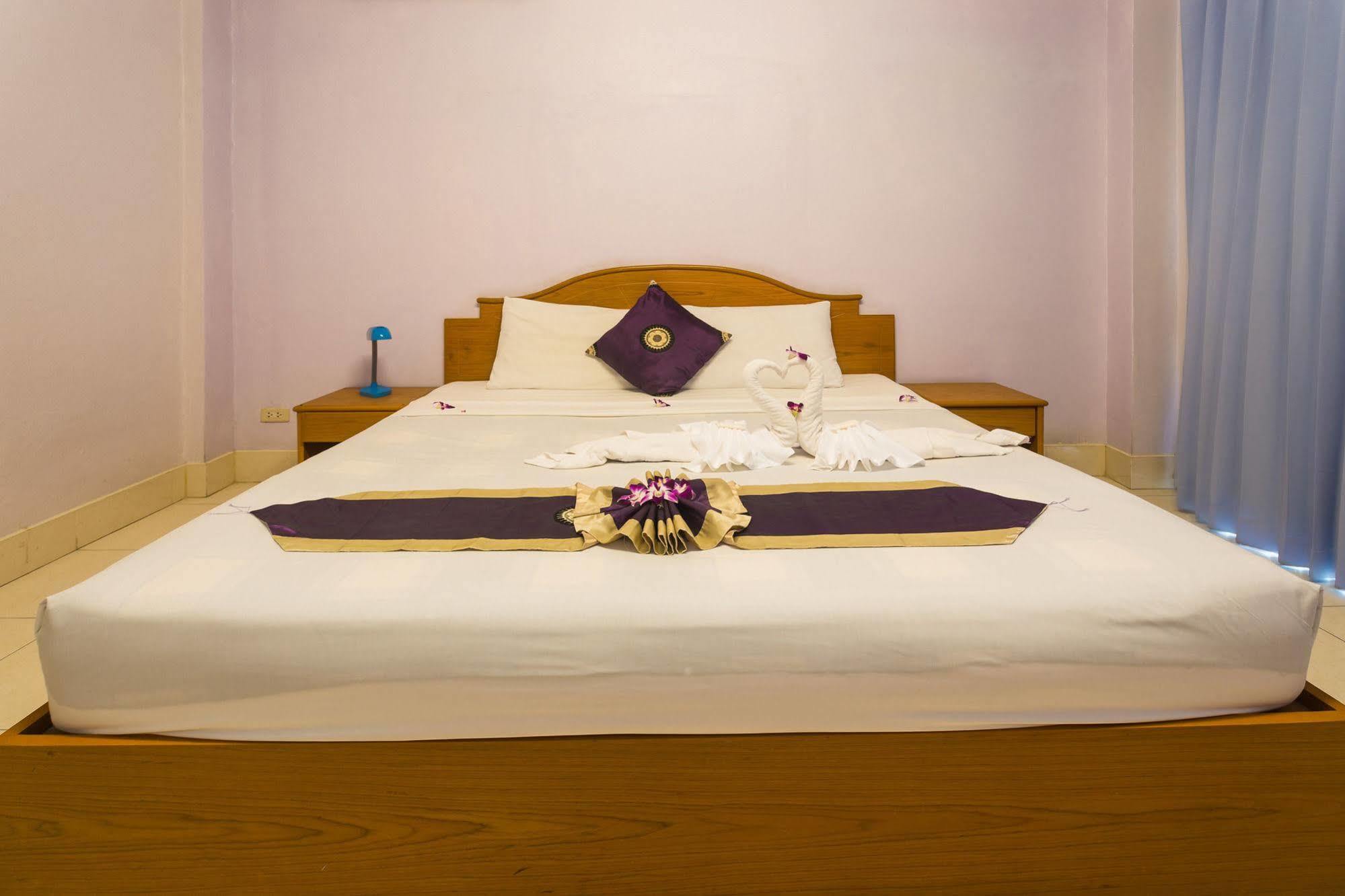 Guesthouse Belvedere Patong Exteriör bild
